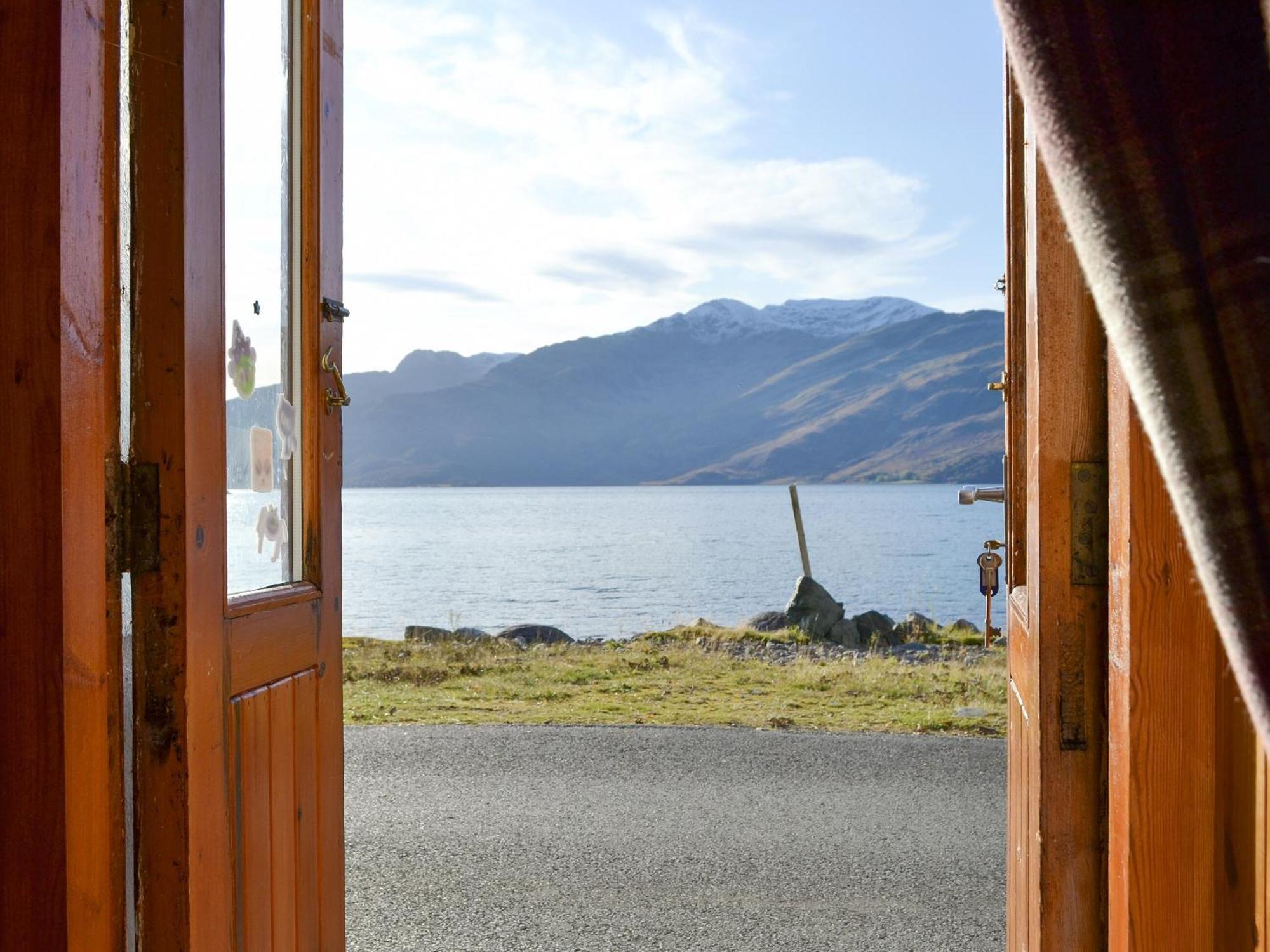 Shore Cottage Arnisdale Exterior foto